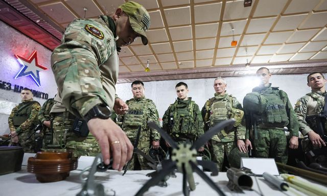 Cả thế giới tập trung vào Iran, Nga hành động, Tổng thống Ukraine có 