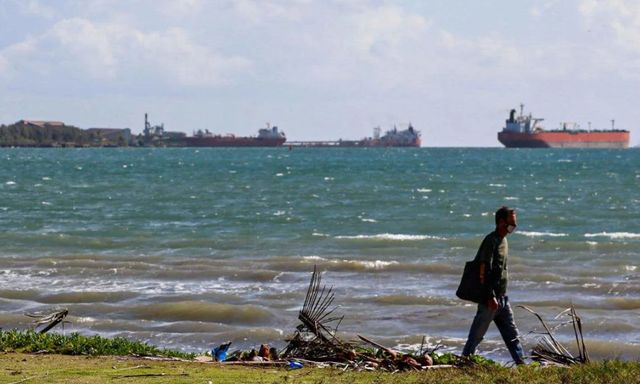 3 tháng không có tàu chở nhiên liệu nào đến, Cuba tìm ra 'lối đi khác'