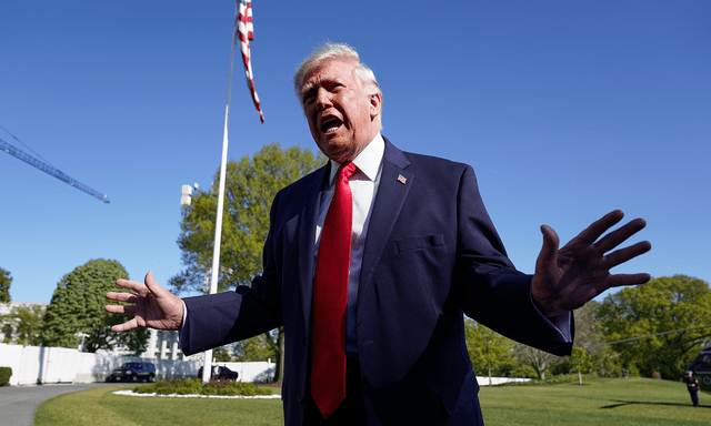 CNBC: Có tin sắp chuyển giao vũ khí cho Iran, ông Trump dọa áp mức thuế 