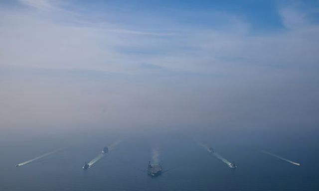 Ông Trump nói diệt 158 tàu: Hải quân Iran đang dưới đáy biển, 2 tàu kịp qua Hormuz trước khi Mỹ phỏng tỏa