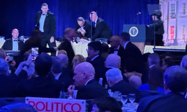 Nóng: Súng nổ trong tiệc tối có Tổng thống Trump tham dự