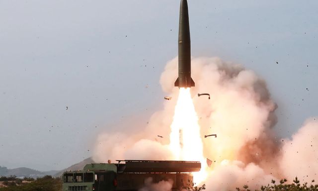 “Vò đầu bứt tai” vì không theo nổi Iskander của Nga