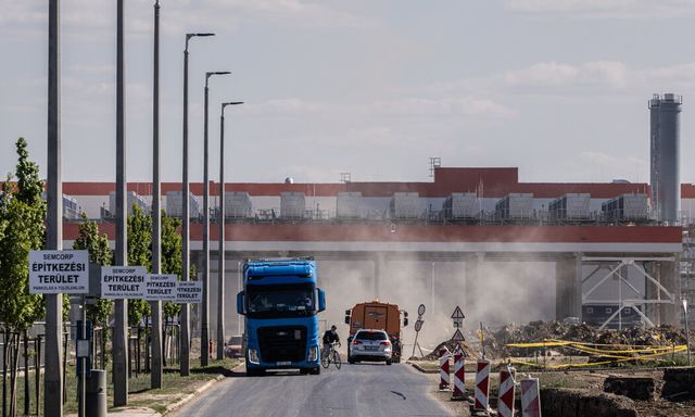 Dự án khổng lồ của Trung Quốc ở Hungary gây tranh cãi, Budapest bất ngờ 