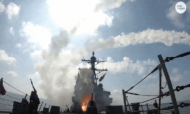 NÓNG: Mỹ bất ngờ tấn công Iran giữa lúc ngừng bắn, tập kích tàu thuyền quanh eo Hormuz, CENTCOM lên tiếng