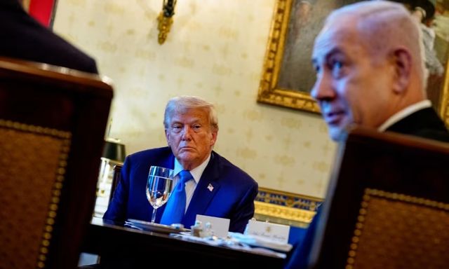 Đang họp kín dưới hầm trú ẩn, điện thoại ông Netanyahu bất ngờ reo: Tổng thống Trump báo tin bất ngờ