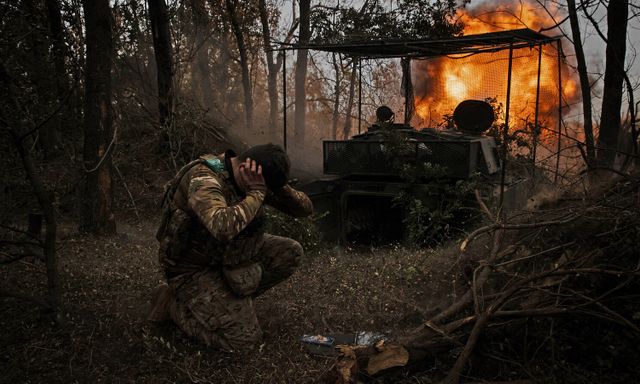 Nằm giữa chiến trường Bakhmut, cựu binh Mỹ gọi về sở chỉ huy Ukraine và nhận câu trả lời bất ngờ