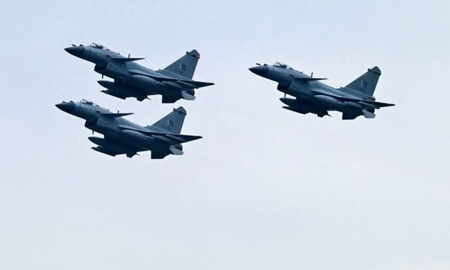 Khách quen vừa mua Su-57 đã vội “quay lưng” với Nga để chuyển sang J-10 Trung Quốc?