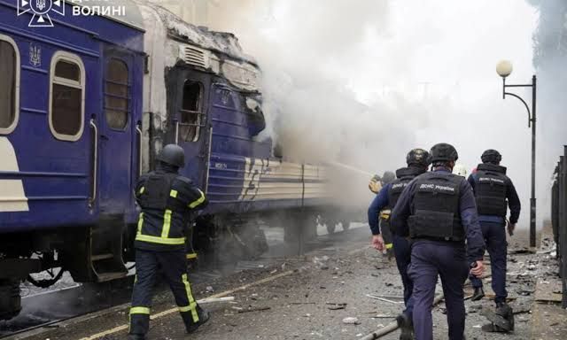 Nga tấn công trúng đoàn tàu sát biên giới Ukraine-Ba Lan, đoàn tàu ngoại giao vừa kịp rời đi