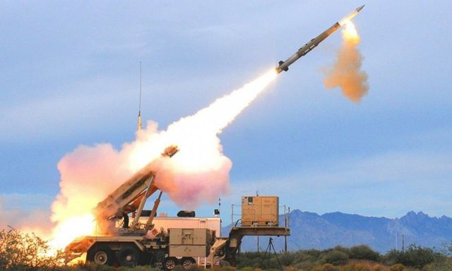 Ukraine dè sẻn từng quả đạn, Mỹ dùng 82 tên lửa đánh chặn 20 tên lửa đạn đạo