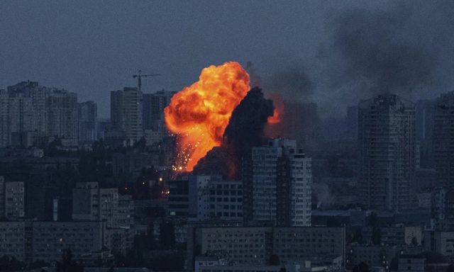 Trui rèn ở Syria rồi học theo sát chiêu Mỹ, quân đội Nga vừa có cặp vũ khí 