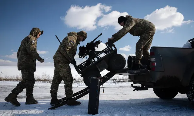 Đêm xuống, “robot” Ukraine lặng lẽ tiến vào trận địa mìn: Mặt trời lên, bộ binh bắt đầu xung phong