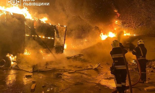 Nga bắn vũ khí xuyên phá! Thủ đô Kiev phong tỏa cầu, ban bố tình trạng khẩn cấp - Ông Putin cảnh báo về đòn hạt nhân