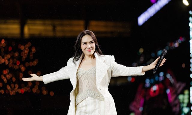 Mỹ Tâm đưa hình ảnh bên Mai Tài Phến lên màn hình lớn, 40.000 khán giả reo hò không ngớt 