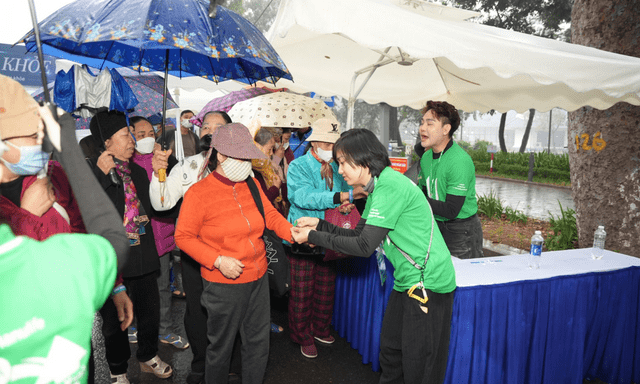 Manulife tổ chức khám sức khỏe miễn phí cho hơn 3.000 người tại Hà Nội