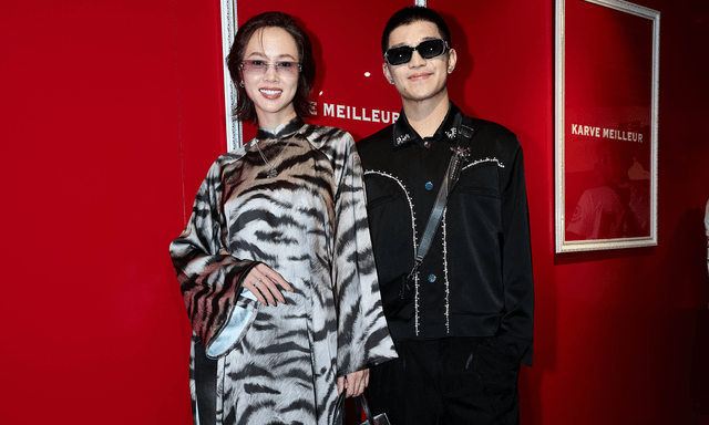 Vợ chồng Cường Seven – Vũ Ngọc Anh diện tông đen, tình tứ xuất hiện tại sự kiện 