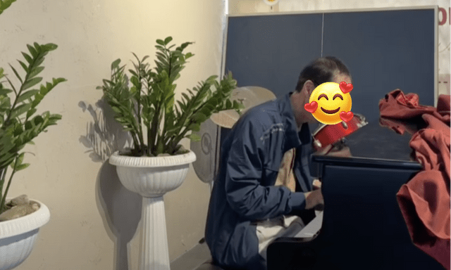 Thấy người đàn ông ngồi chơi đàn, học sinh TP.HCM quay clip lại: Danh tính thật gây ngỡ ngàng!