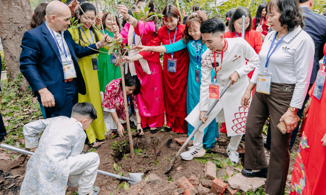 Chương trình “Vườn Cây Ơn Bác” tuyên dương 50 gương sáng trồng cây