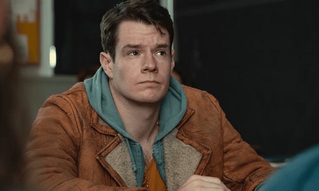 Xem phim Sex Education, tôi chỉ muốn tự tát mình 1 cái: Con trai tổn thương như vậy mà người làm bố lại hời hợt, cười nhạo!