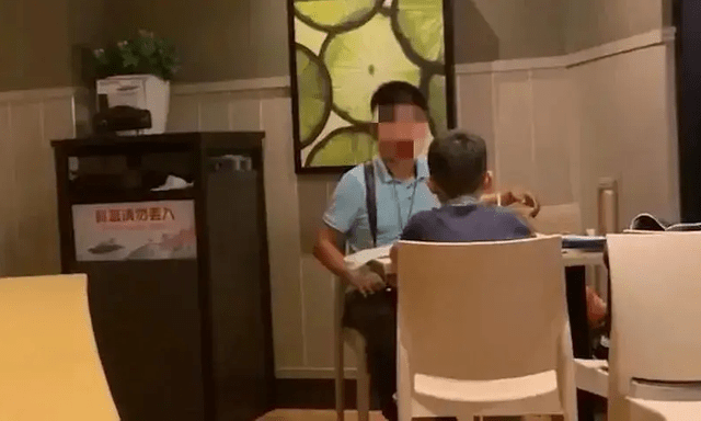 Một bữa ăn khiến đứa trẻ gục ngã chỉ trong một giây: Kiểu giáo dục tội lỗi này sẽ hủy hoại con bạn