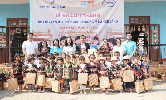 Roche Pharma Việt Nam và Quỹ Hy Vọng khánh thành công trình nhà bếp cho học sinh tại xã vùng biên giới