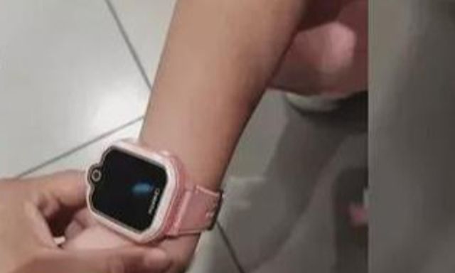 Con bị vu oan ăn trộm đồng hồ ở siêu thị, bà mẹ có cách ứng xử mát lòng mát dạ: Đừng hiền với người không đáng!