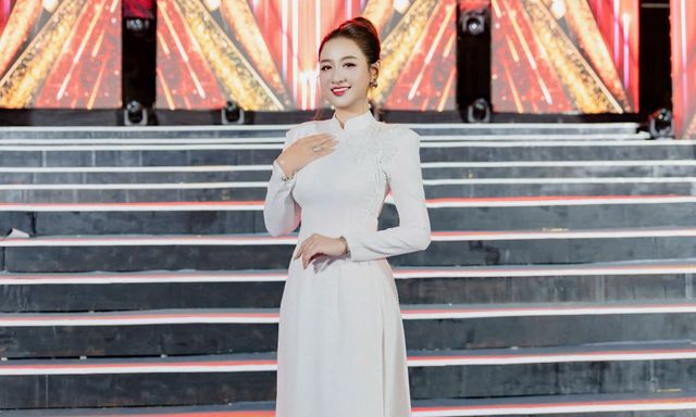 Á hậu Hải Vân gây ấn tượng khi trả lời song ngữ tại chung kết Hoa hậu Văn Hoá Việt Nam 2026