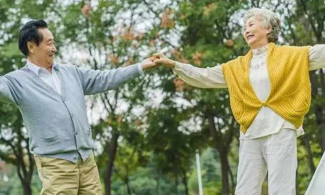 Sau 60 tuổi, không phải cứ tập thể dục, uống nhiều nước là đủ! Đừng bỏ qua 4 nguyên tắc kéo dài tuổi thọ này