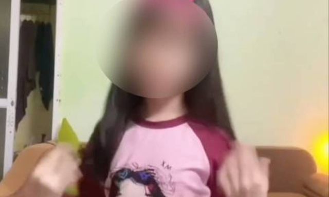 Clip bé gái tưởng bình thường nhưng khiến cư dân mạng Việt hốt hoảng: Gửi ngay cho cha mẹ cảnh báo! 