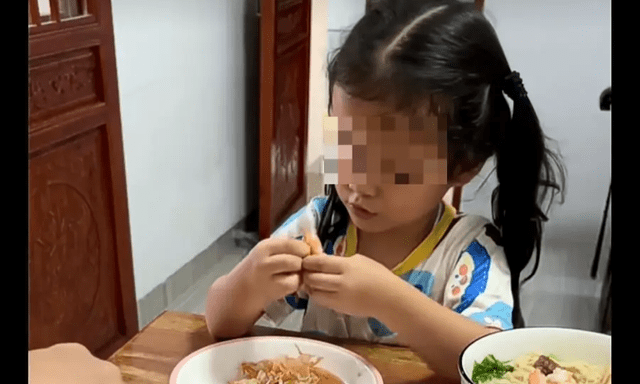 Chỉ một bữa ăn cũng đủ để nhìn ra SỰ THẬT: Về sau có nhờ cậy được con cái hay không!