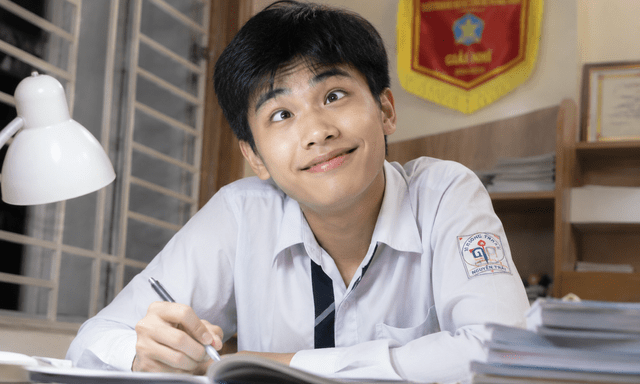 Con trai đang ngồi học thì hét toáng lên rồi cười ha hả, mẹ Hà Nội hốt hoảng, vội lên mạng cầu cứu: 