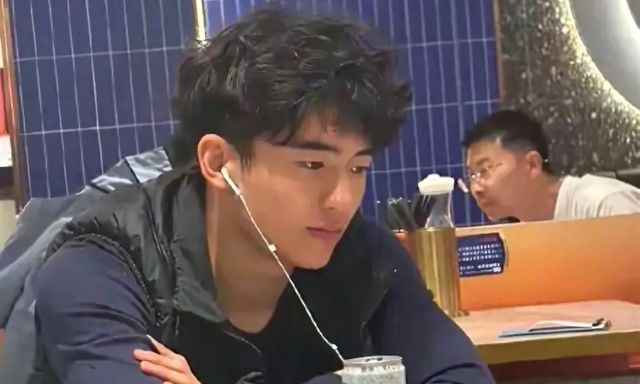 Con trai Trương Bá Chi và Tạ Đình Phong: Nạn nhân đáng thương phía sau cuộc ly hôn ồn ào bậc nhất Cbiz
