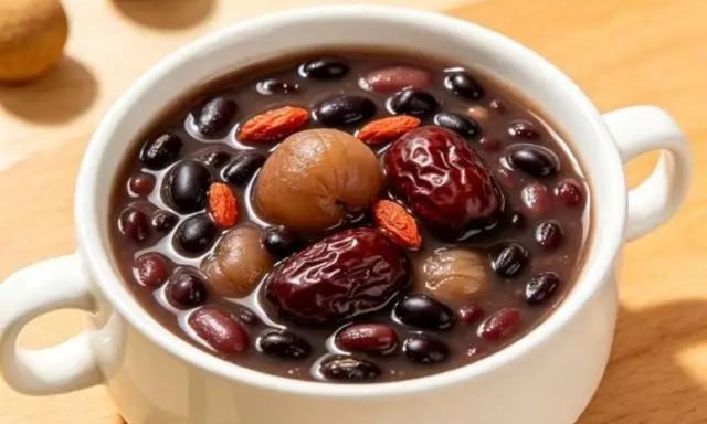 Đậu đen đem nấu cùng 2 thứ này sẽ bổ gan và máu, giảm nhiệt bên trong, ngủ ngon, có làn da hồng hào