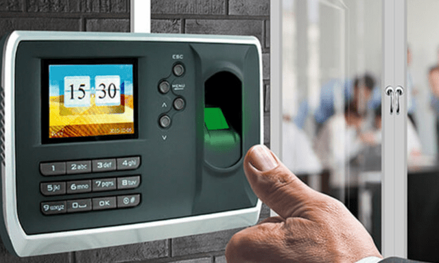 Chuyển đổi số trong quản trị nhân sự: Lời giải nào cho bài toán máy chấm công?