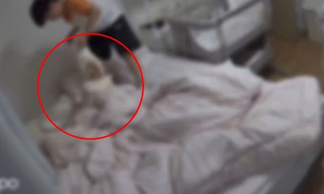 Đoạn video gây phẫn nộ: Cha mẹ còn dám cho con ở 1 mình với người lạ nữa không? 
