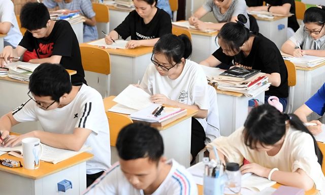 Một quan điểm về trường tư khiến phụ huynh bùng nổ tranh luận: Liệu các trường có đang PR đúng cách hay tự làm hại thương hiệu của mình?