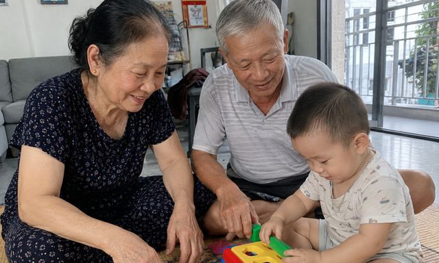 Nghiên cứu phát hiện: Trong 4 người ông bà nội, ông bà ngoại, đây là người có ảnh hưởng lớn nhất đến cuộc đời cháu!