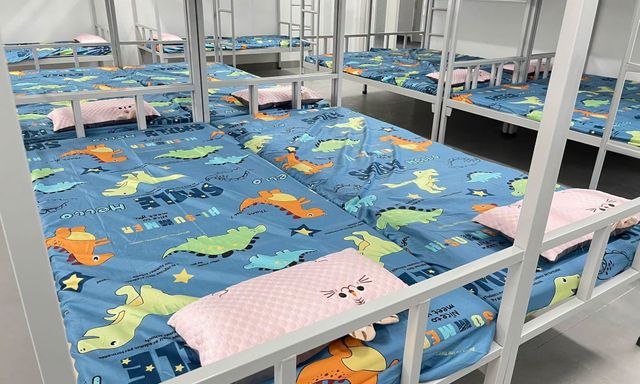 Hình ảnh giường ngủ bán trú của một trường Tiểu học ở Hà Nội đang khiến phụ huynh xuýt xao: Nhìn xịn sò và yên tâm quá!