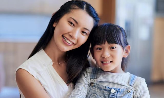 Những người mẹ càng biết “buông tay” đúng lúc, con lớn lên càng tự lập, cha mẹ càng yên tâm