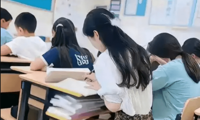 Một quy định họp phụ huynh đầu năm khiến MXH chia phe, người nói hợp lý, người kêu khắt khe hơn cả đi làm