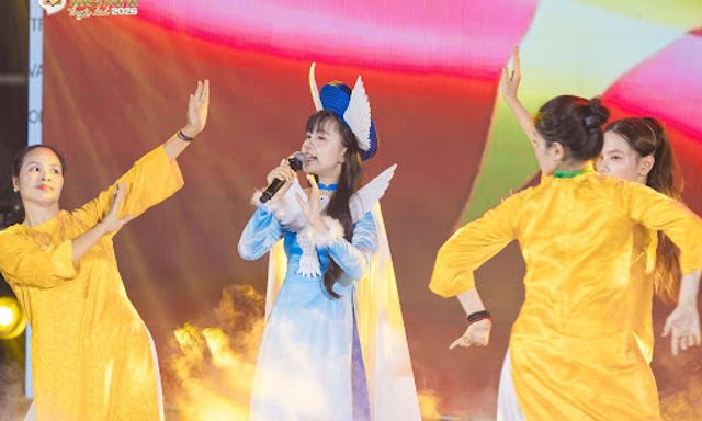 Đậu Hà Thảo Chi giành Á quân Tìm kiếm Gương Mặt MC Nhí Truyền hình mùa 2 