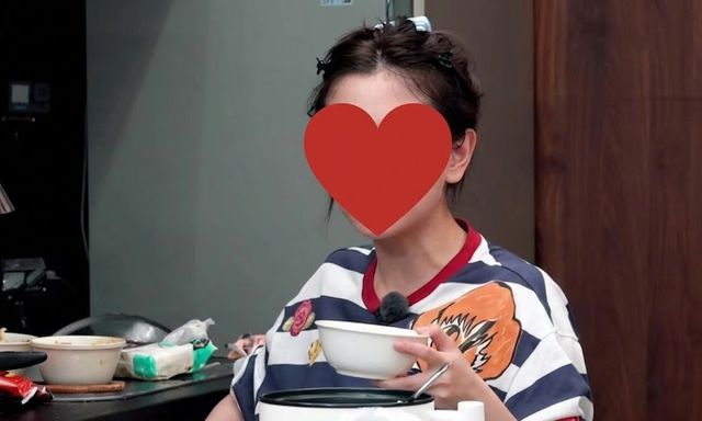 Than thở về cha mẹ, nữ diễn viên không ngờ nhận phản ứng ngược: Nhiều tình tiết quá vô lý
