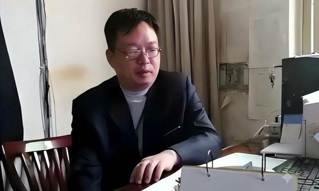 Nam sinh 17 tuổi là thủ khoa khối Tự nhiên ĐH danh giá, về quê làm bảo vệ, chưa bao giờ tham gia họp lớp