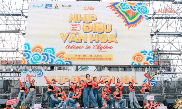Phố đi bộ Hồ Gươm rộn ràng với chương trình “Nhịp điệu văn hóa”