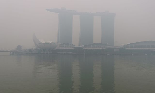 Khói mù từ Indonesia phủ Đông Nam Á, Malaysia đóng cửa trường học, Singapore chìm trong màn xám