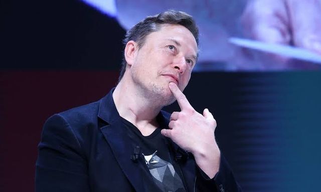 Elon Musk tuyên chiến với 