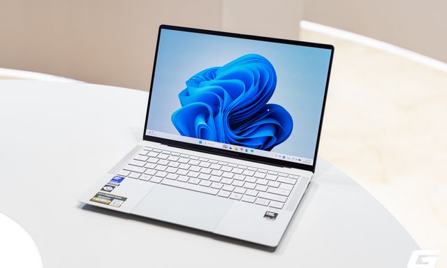 ASUS trình làng ExpertBook Ultra: Laptop doanh nhân siêu nhẹ dưới 1kg, dùng Intel Core Ultra thế hệ 3, màn hình Tandem OLED, giá từ 68 triệu đồng