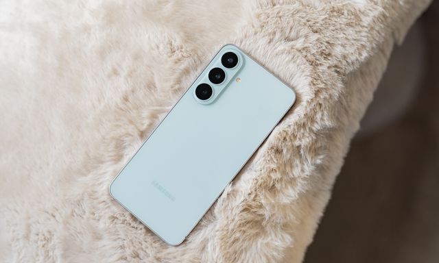 Cận cảnh Galaxy S26 FE: Chất Galaxy S cao cấp ngày càng rõ rệt, nhiều tính năng AI, giá từ 18,99 triệu đồng