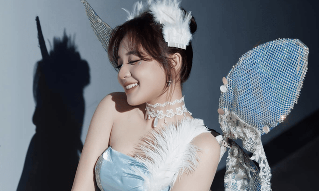 Cosplay Krixi gợi cảm, MC Phương Thảo khiến fan nam ngẩn ngơ