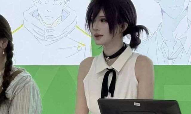Nữ nhân viên cosplay Reze (Chainsaw Man) quá giống bản gốc, fan đòi mua sạch shop chỉ để được 