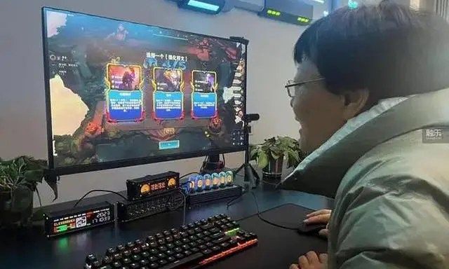 Bà cụ U70 cùng bạn lập đội Esports, đi đấu giải khiến cư dân mạng thán phục